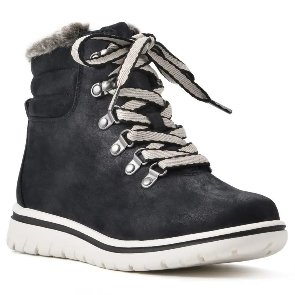 Hallett Bootie from Cliffs by White Mountain Size 8.5